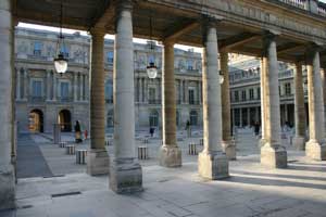 Cour du Palais Royal �  Paris